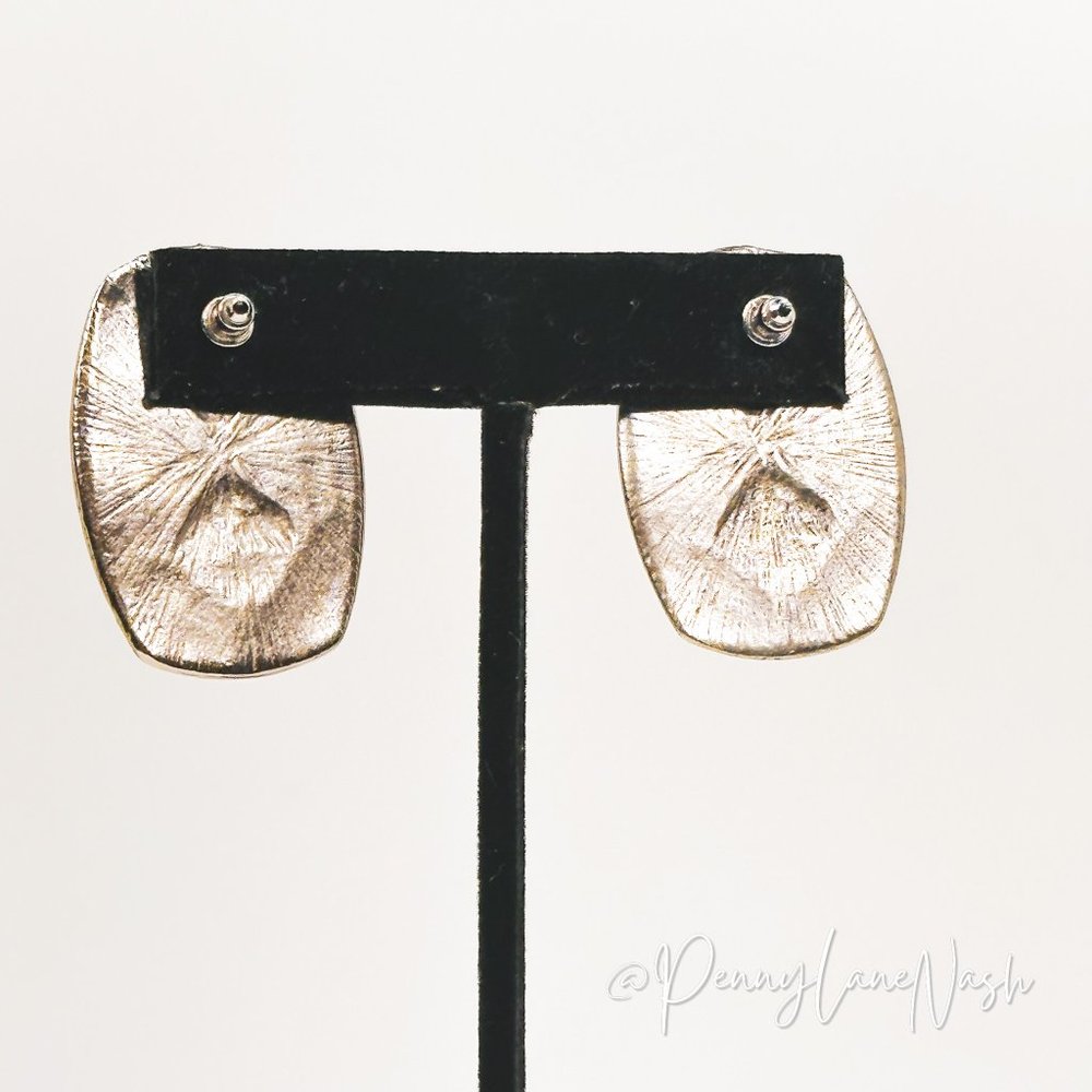Vintage Tribal Oblong Plate with Arrows Stud Earrings - Picture 6 of 6
